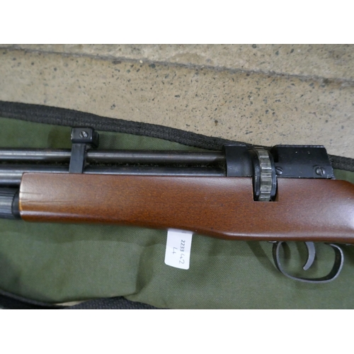 807 - An under-lever air rifle with magazine and soft case **PLEASE NOTE THIS LOT IS NOT ELIGIBLE FOR IN-H... 