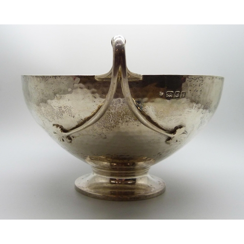 829 - A hammered silver Arts & Crafts two handled bowl, London 1922, 484g, diameter 18cm