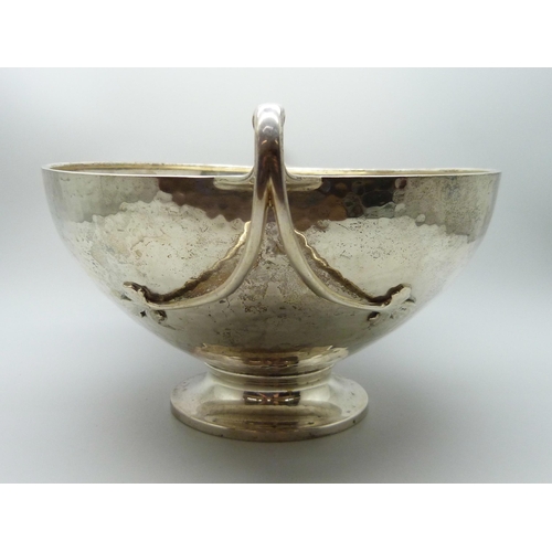 829 - A hammered silver Arts & Crafts two handled bowl, London 1922, 484g, diameter 18cm