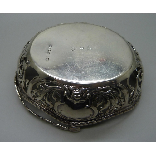 836 - A pierced silver sweet meat dish, John George Smith importer, London import mark for 1898, 113.9g