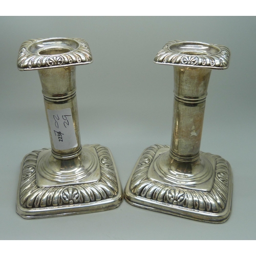 837 - A pair of Victorian silver candlesticks, Birmingham 1899, 12cm