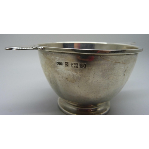 839 - A silver bowl with Art Deco design handles, Birmingham 1938, HCD, 101g