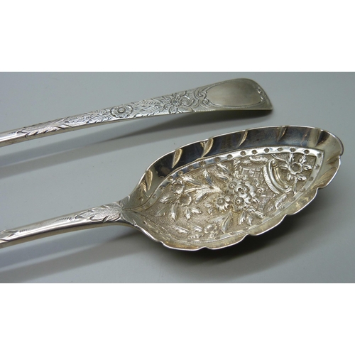 841 - A pair of George III silver berry spoons, Newcastle 1804, maker TW, 122g, 237mm, (not original case)