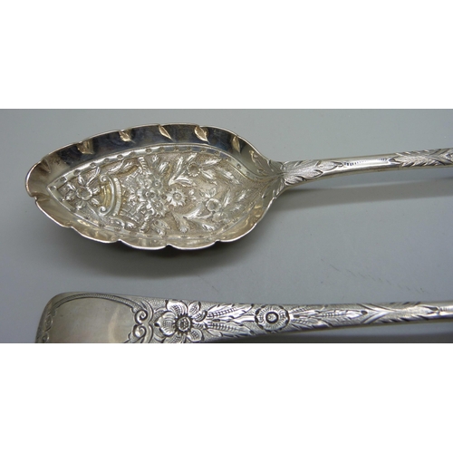 841 - A pair of George III silver berry spoons, Newcastle 1804, maker TW, 122g, 237mm, (not original case)