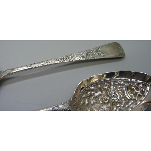 841 - A pair of George III silver berry spoons, Newcastle 1804, maker TW, 122g, 237mm, (not original case)