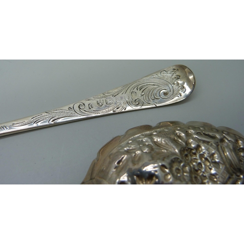 841 - A pair of George III silver berry spoons, Newcastle 1804, maker TW, 122g, 237mm, (not original case)