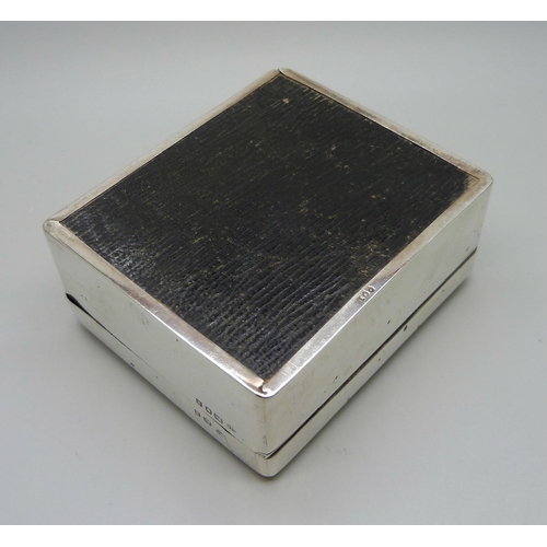 848 - A cigarette silver box, London 1922, 176g with liner