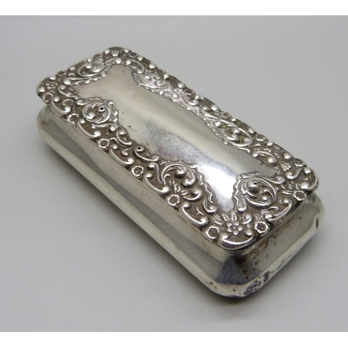 852 - A late Victorian silver snuff box, Birmingham 1900, 54g, 8.5cm wide