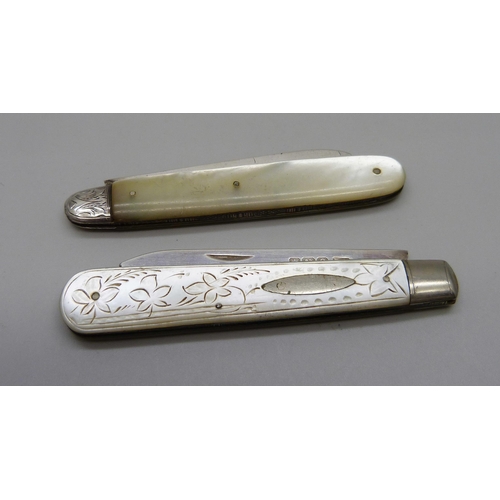 857 - Two silver and mother of pearl fruit knives, Sheffield 1897 and 1920