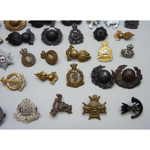 875 - A collection of 32 military regimental badges