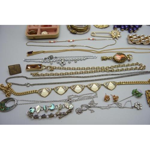 883 - A collection of jewellery including Victorian, a/f