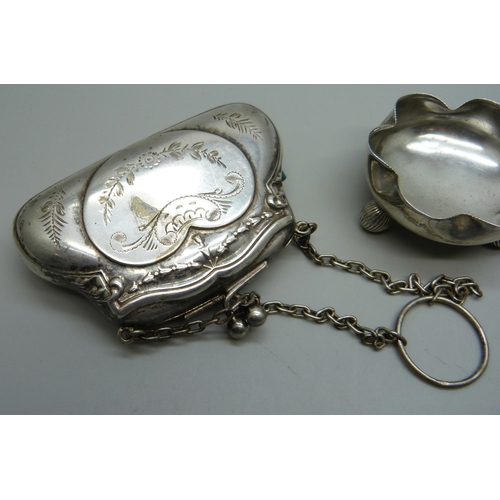 886 - A pair of silver salts, Birmingham 1891, 34g, and a plated purse