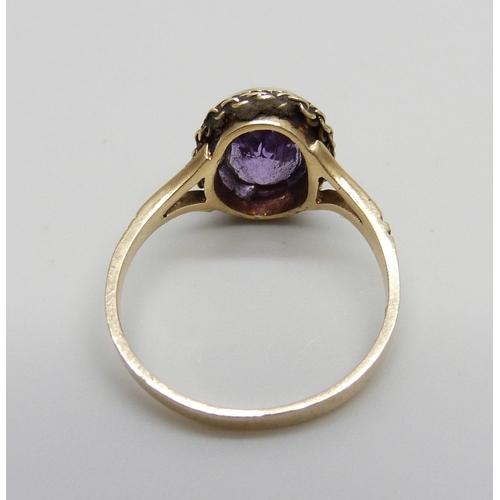 964 - A 9ct gold, oval amethyst set ring, 2.8g, O