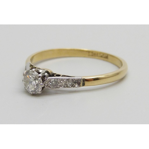 980 - An 18ct gold and platinum set diamond solitaire ring with diamond shoulders, 2.1g, P