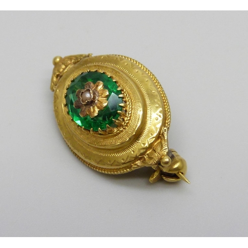 988 - A late Victorian green stone set brooch, marked 15ct, 2.6g