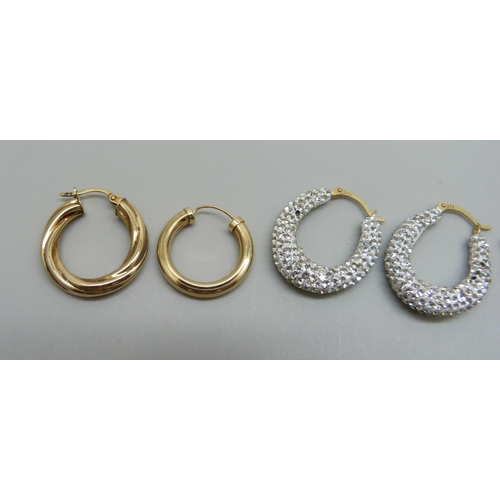 989 - Two pairs of 9ct gold earrings, a single 9ct gold earring and a yellow metal earring, 5.3g, (one pai... 