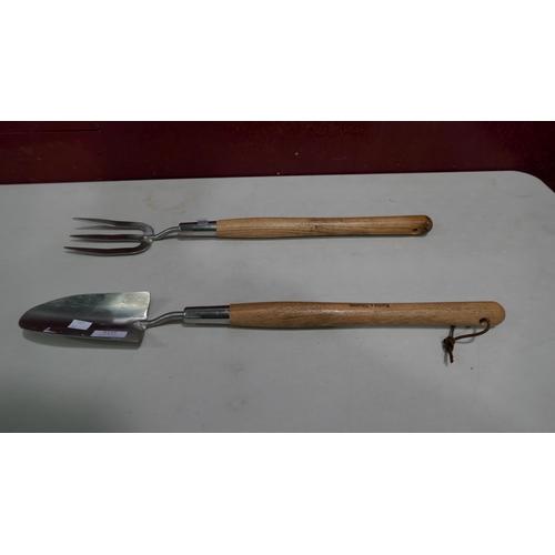 6125 - Mid Length Trowel & Fork Kent & Stowe (330-181) *This lot is subject to VAT