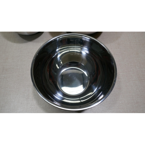 6233 - Miu Mixing Bowl  (330-228) *This lot is subject to VAT