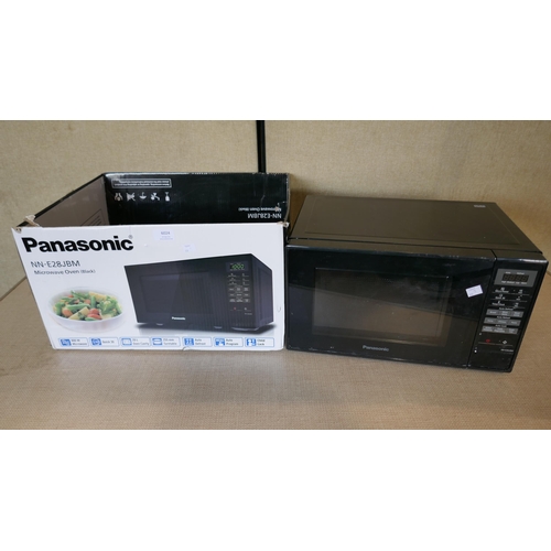 6024 - Panasonic Solo Black Microwave (330-12) *This lot is subject to VAT