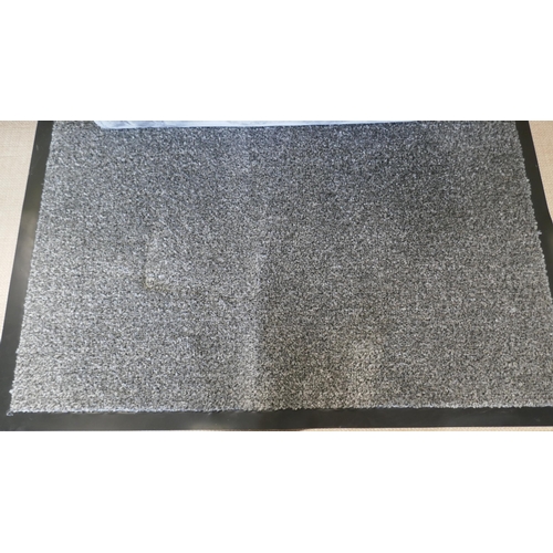 6048 - Washable Indoor Mat And A Town & Country Bath Mat   (330-178,196) *This lot is subject to VAT