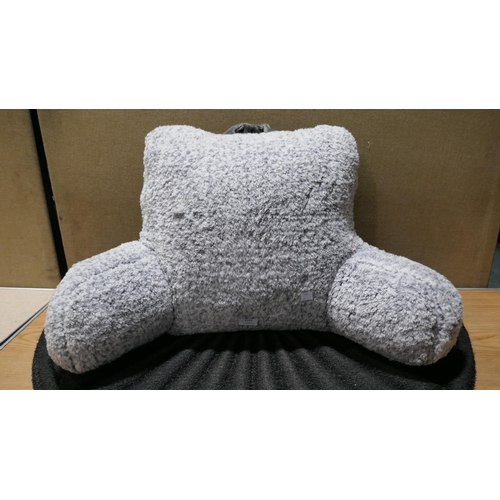 6183 - Multy Home Heavy Duty entrance Mat And Sherpa Bed Rest   (330-141,159) *This lot is subject to VAT