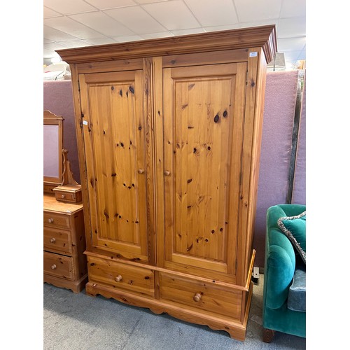 1472 - A pine two door two drawer wardrobe