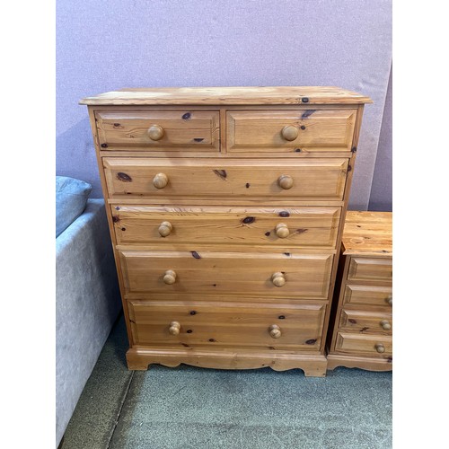 1475 - A pine six drawer chest