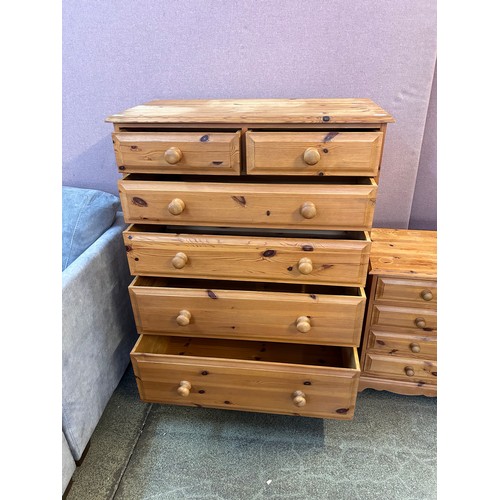 1475 - A pine six drawer chest