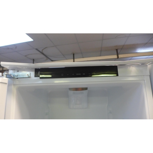 4005 - Zanussi 50/50 fridge freezer  (454-227)   *  This lot is subject to vat