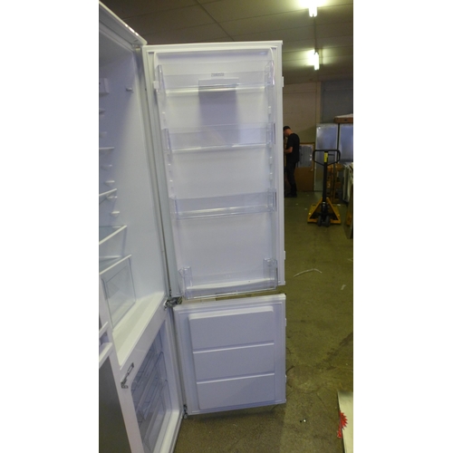 4006 - Zanussi 70/30 fridge freezer  (454-230)   *  This lot is subject to vat