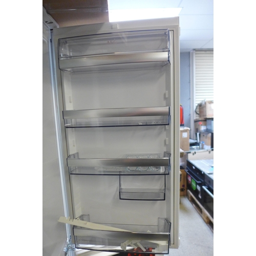 4071 - AEG 70/30 Fridge Freezer (Frost Free) H1772xW540xD549  - model no. SCE8181VTS, Original RRP £587.50 ... 