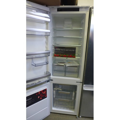 4072 - AEG 70/30 Fridge Freezer (Frost Free)  H1772xW540xD549  - model no. SCE8181VTS, Original RRP £587.50... 