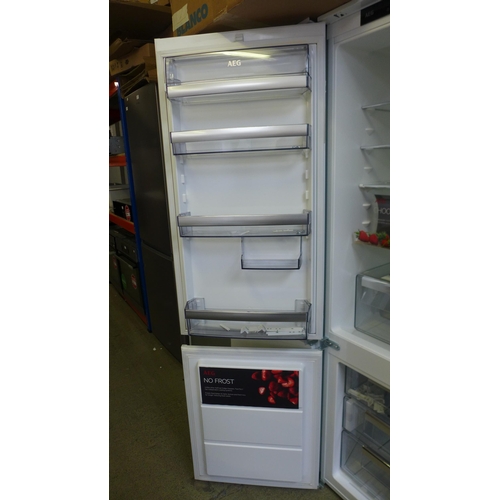 4072 - AEG 70/30 Fridge Freezer (Frost Free)  H1772xW540xD549  - model no. SCE8181VTS, Original RRP £587.50... 