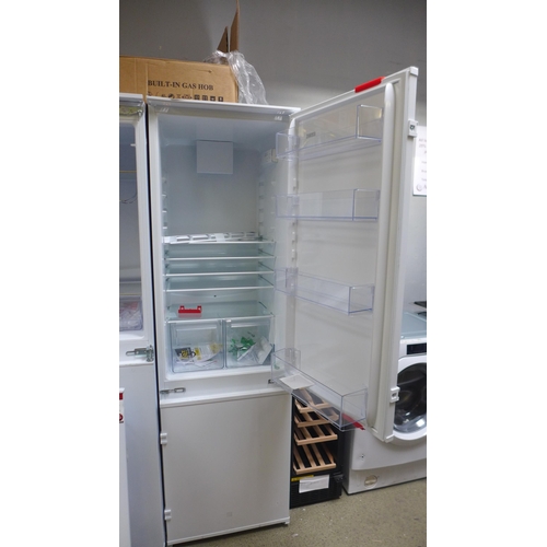 4192 - Zanussi 70/30 Fridge Freezer - Low Frost H1772xW546xD549 , Original RRP £557.50 inc. vat   (454-125)... 