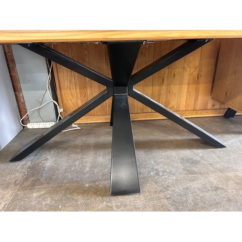 1399 - A Hanoi extending dining table