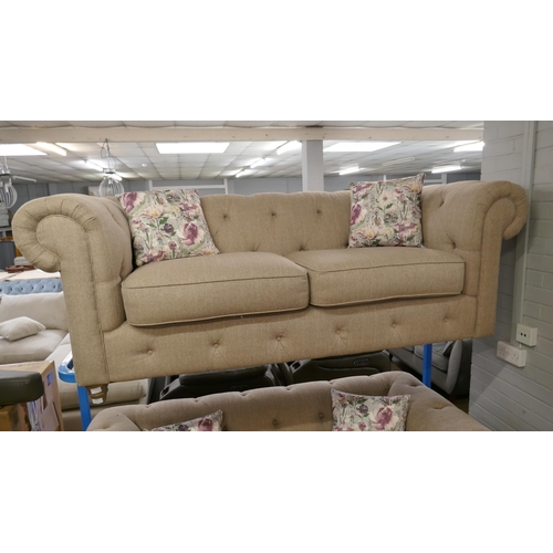 1352 - An oatmeal weave Chesterfield 2.5 seater sofa RRP £1279