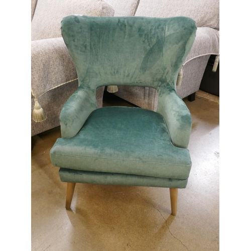 1360 - Am emerald velvet armchair