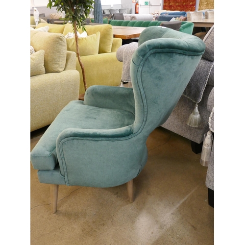 1360 - Am emerald velvet armchair