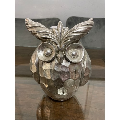 1334 - An Otis large silver ceramic owl, H 10cms (2171210)   #