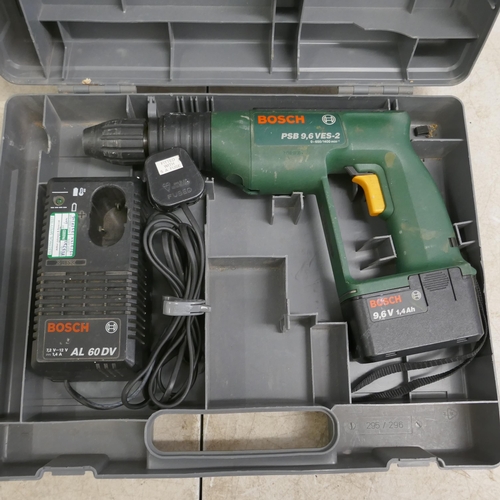 2018 - A Bosch PSB 9.6 VES-2, 9.6V power drill with battery and charger