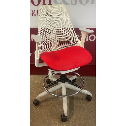 54 - A Herman Miller revolving white Sayl desk chair