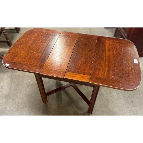 174 - A mahogany extending occasional table