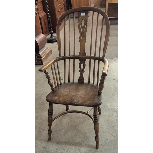 103 - A 19th Century Century elm and beech Windsor chair