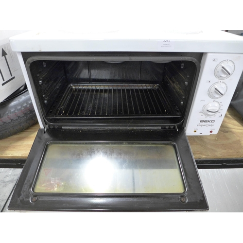 2257 - A Beko compact cooker, model number MC112W, 2500W (item has failed electrical safety test due to ear... 