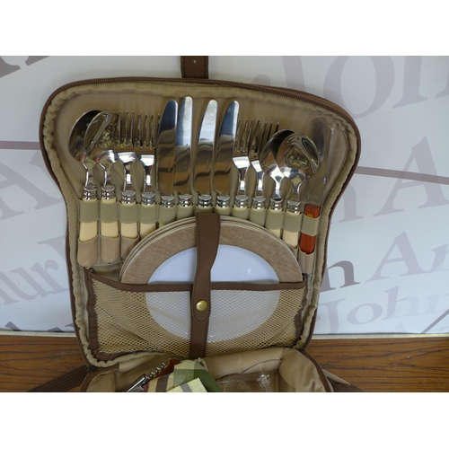 2275 - A Westfield backpack picnic set