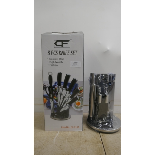 2089 - An eight piece stainless steel CF knife set