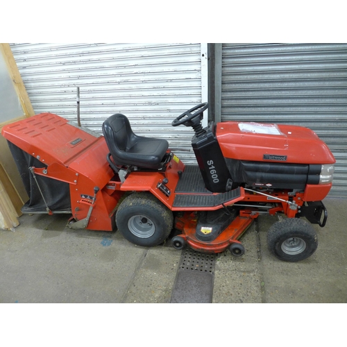 2151 - A Westwood S1600 ride on mower with automatic transmission with a Briggs and Stratton engine, twin b... 