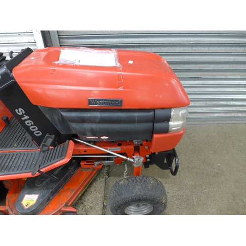 2151 - A Westwood S1600 ride on mower with automatic transmission with a Briggs and Stratton engine, twin b... 