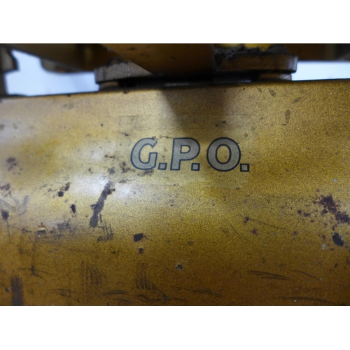 2233 - A G.P.O. Weighing scale with weights