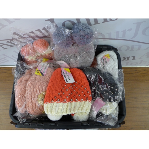 2247 - A large quantity of assorted wooly hats